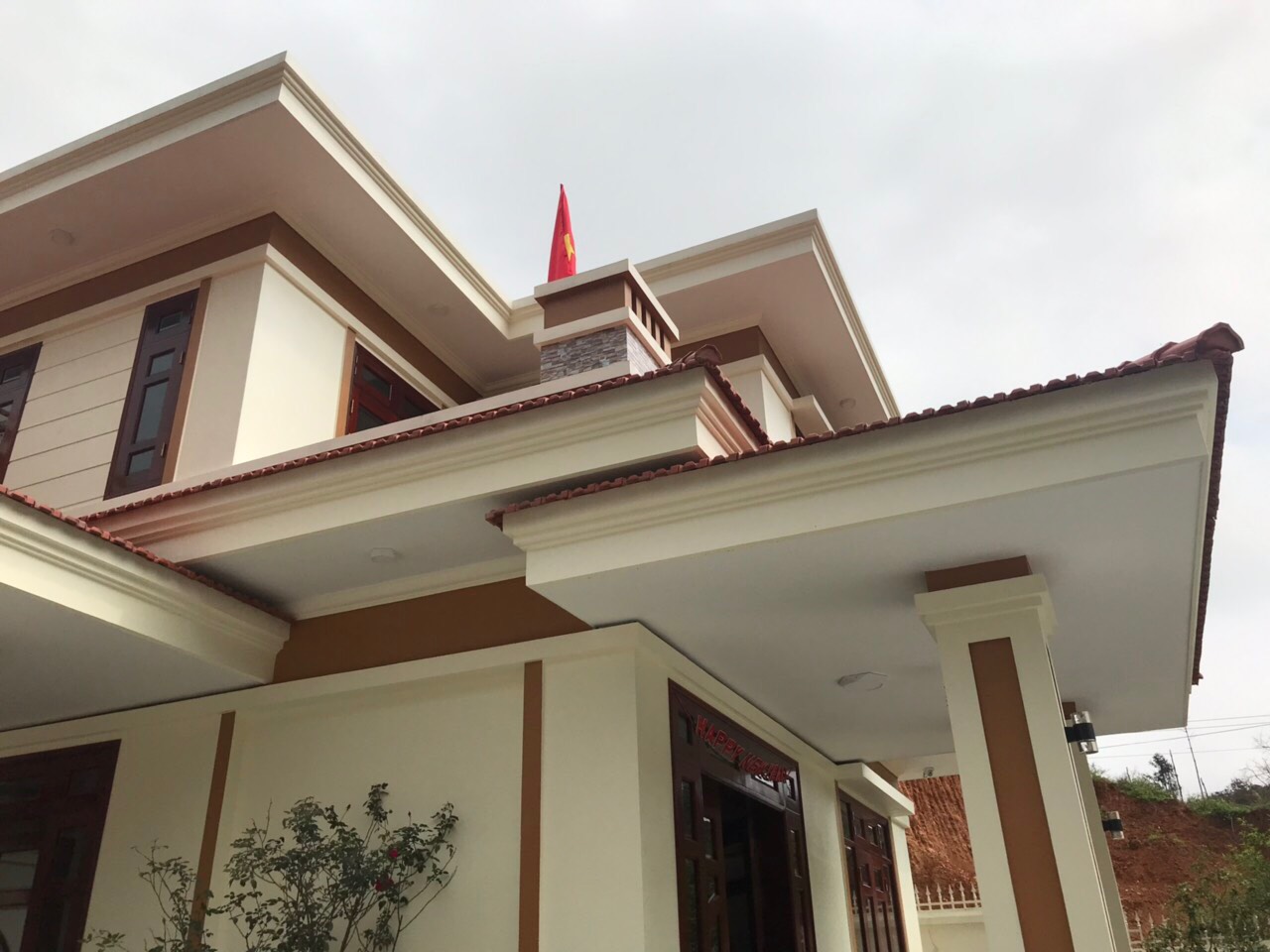 Nhà 2 tầng 150m2 mái thái đẹp