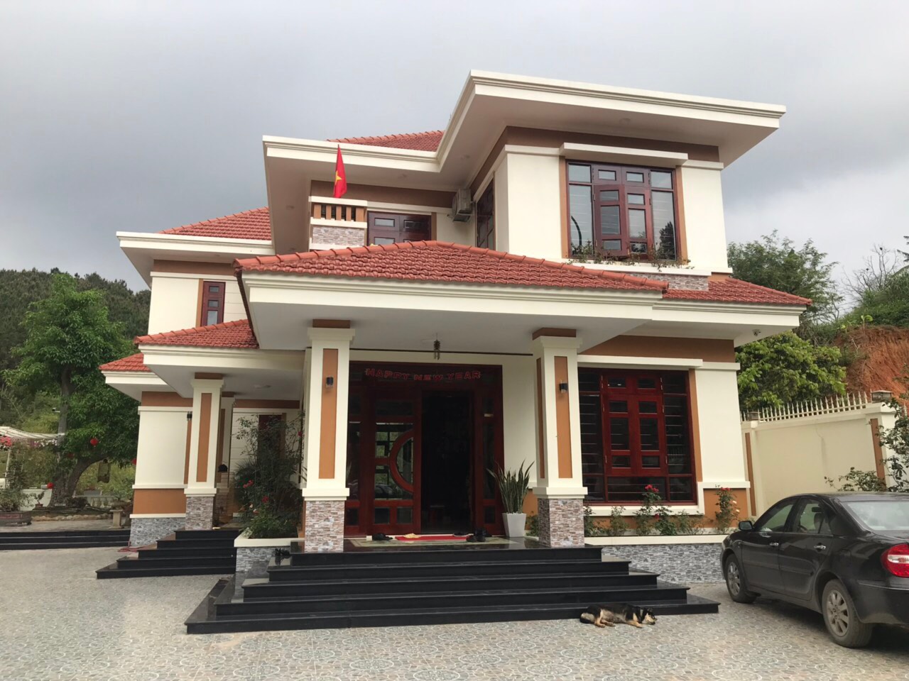 Xây nhà 2 tầng 150m2 mái thái đẹp